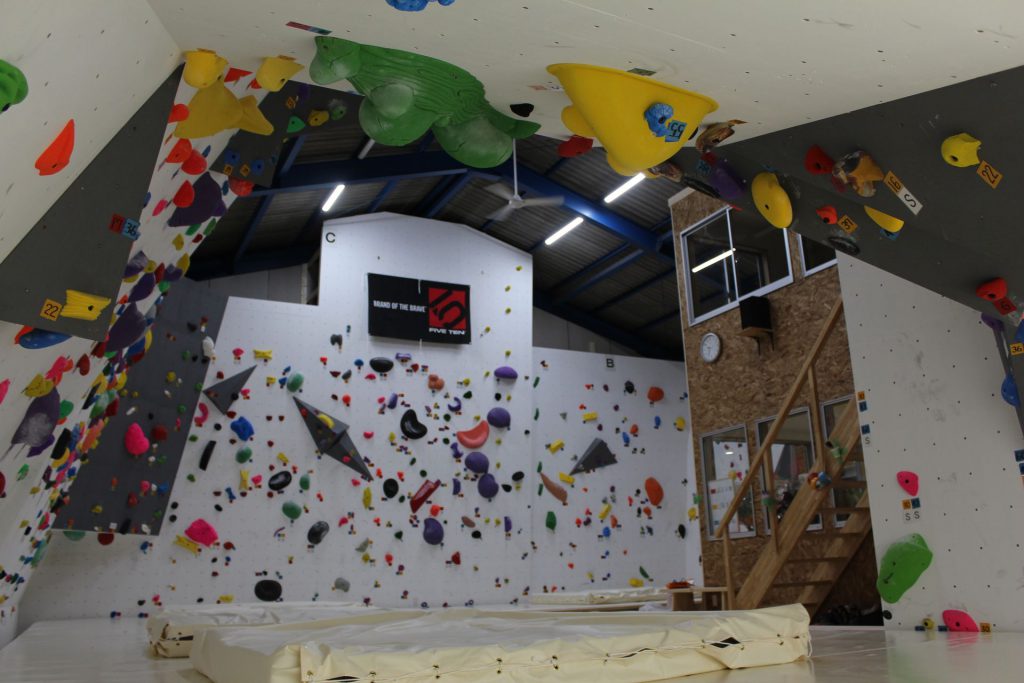 Climbing Space Lism｜CLIMBERSはクライミング、ボルダリングをテーマ