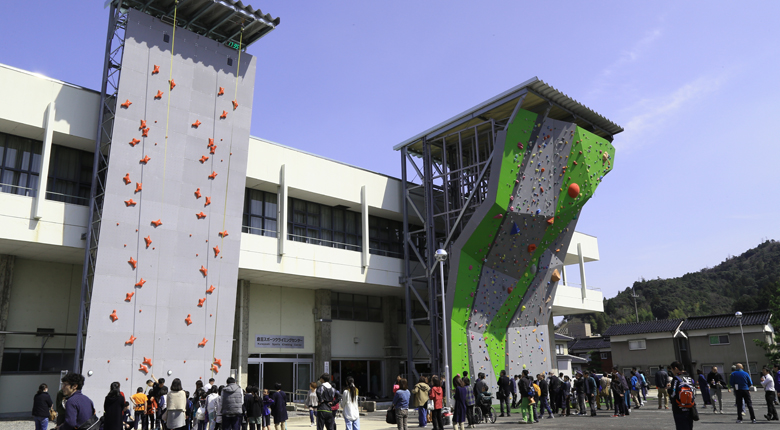 “クライミングの聖地”を目指す鳥取県に、3種目整備の「倉吉スポーツクライミングセンター」が誕生