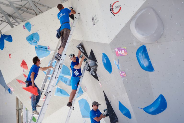 ルートセッターとは？ 熱戦を演出する陰の主役｜WHAT'S CLIMBING｜CLIMBERSはクライミング、ボルダリングをテーマにした総合WEBサイト